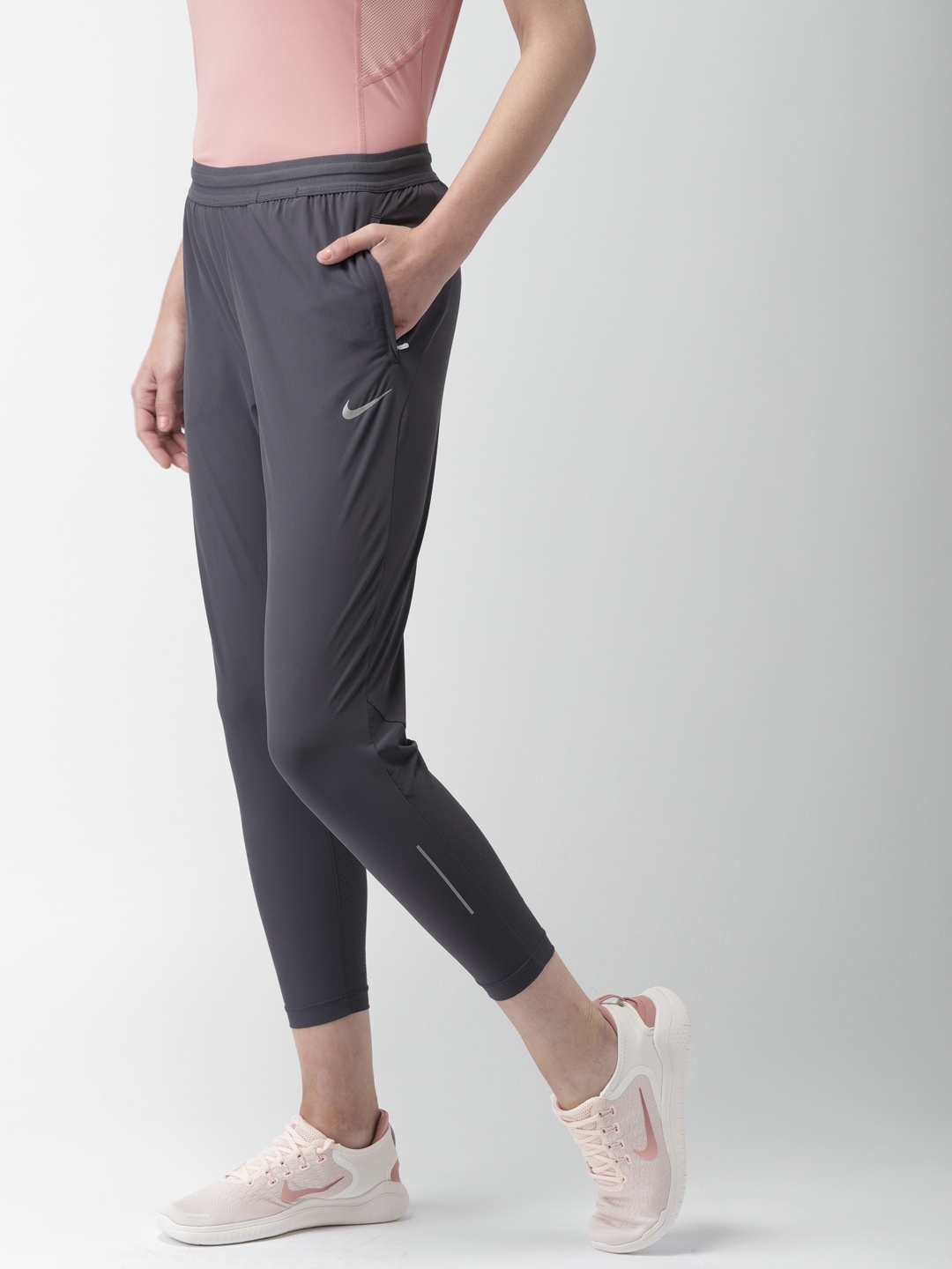 essntl pant nike
