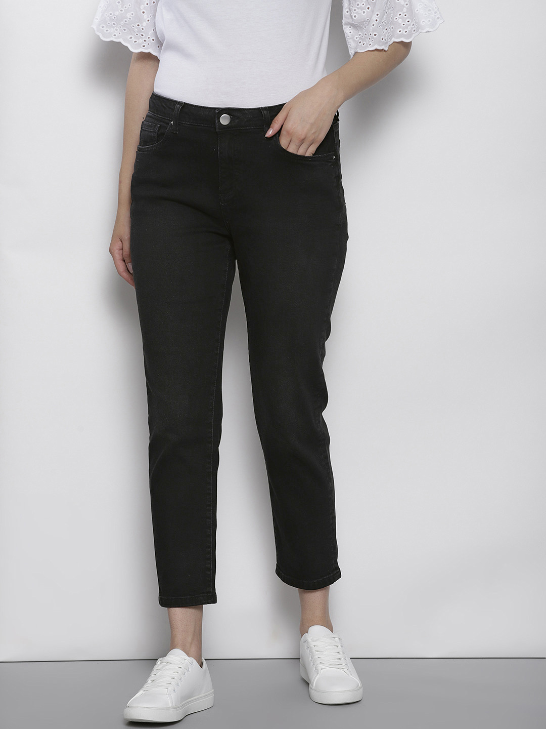 Buy DOROTHY PERKINS Women Black Regular Fit Mid Rise Clean Look Cropped