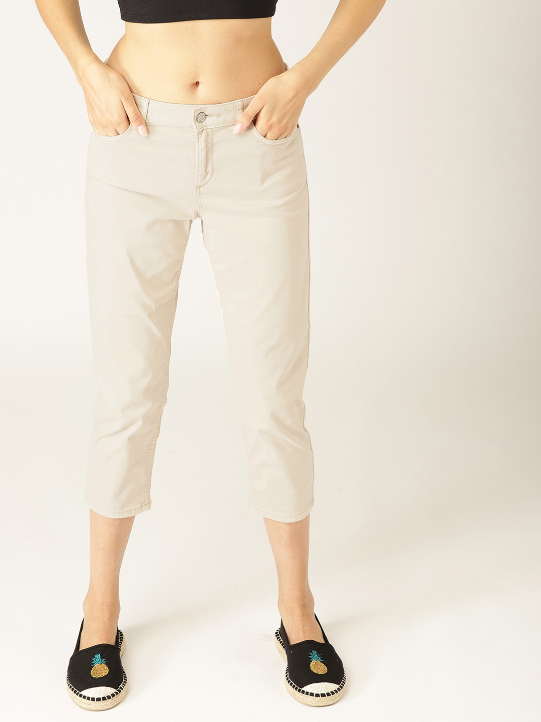womens beige capris