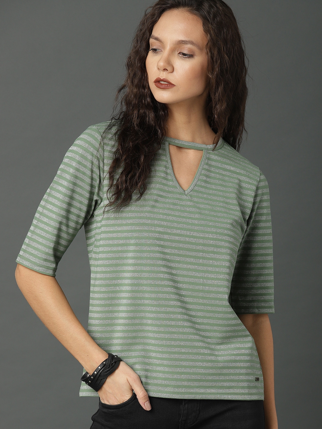 Buy Roadster Women Green Striped Round Neck T Shirt - Tshirts for Women 6884018 | Myntra