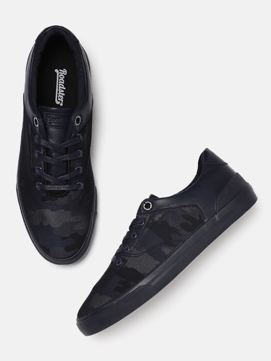 men's navy blue sneakers