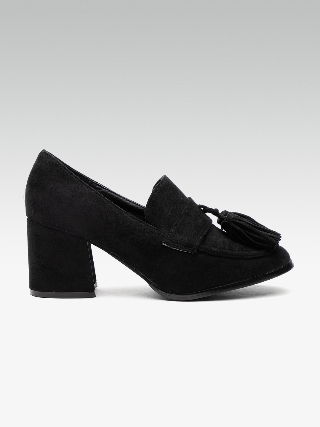 black pumps myntra