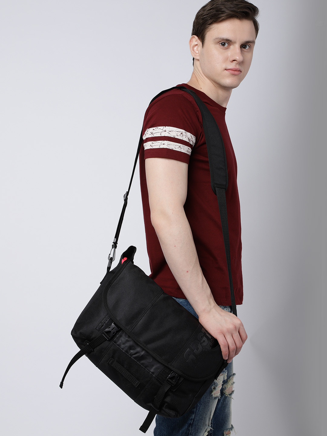 Buy Roadster Unisex Black Solid Messenger Bag Messenger Bag for