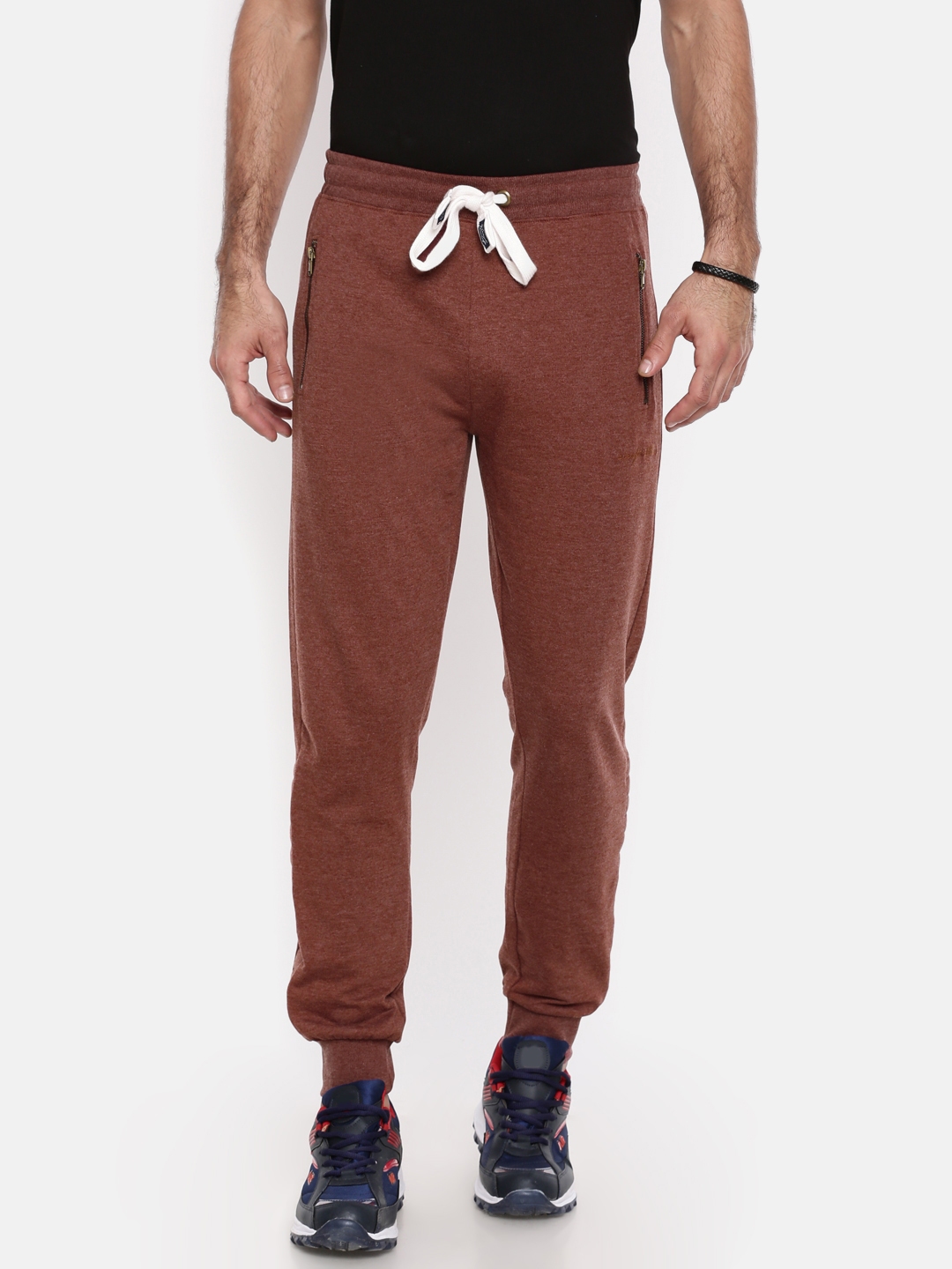 maroon jogging bottoms