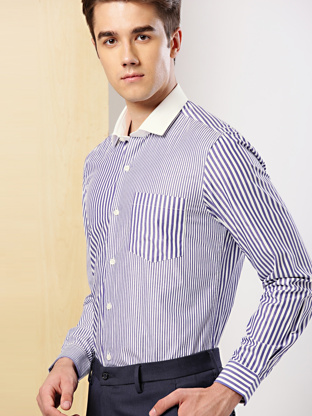 Buy INVICTUS Men White & Blue Slim Fit Striped Semiformal Shirt ...
