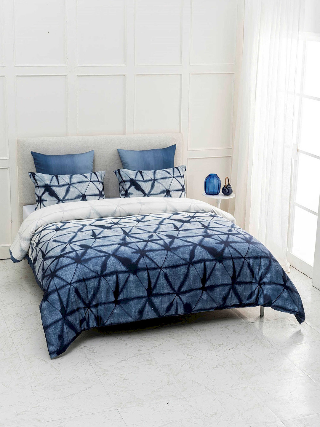 Buy DDecor Blue Geometric Flat 300 TC Cotton King Bedsheet With 2