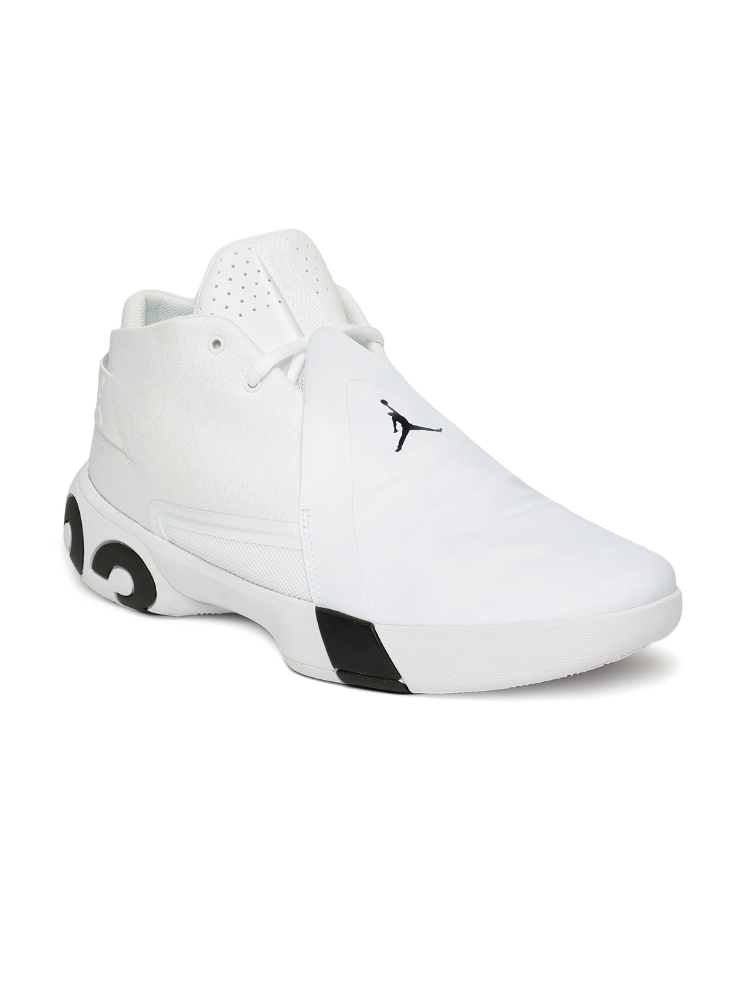mens white nike shoes clearance