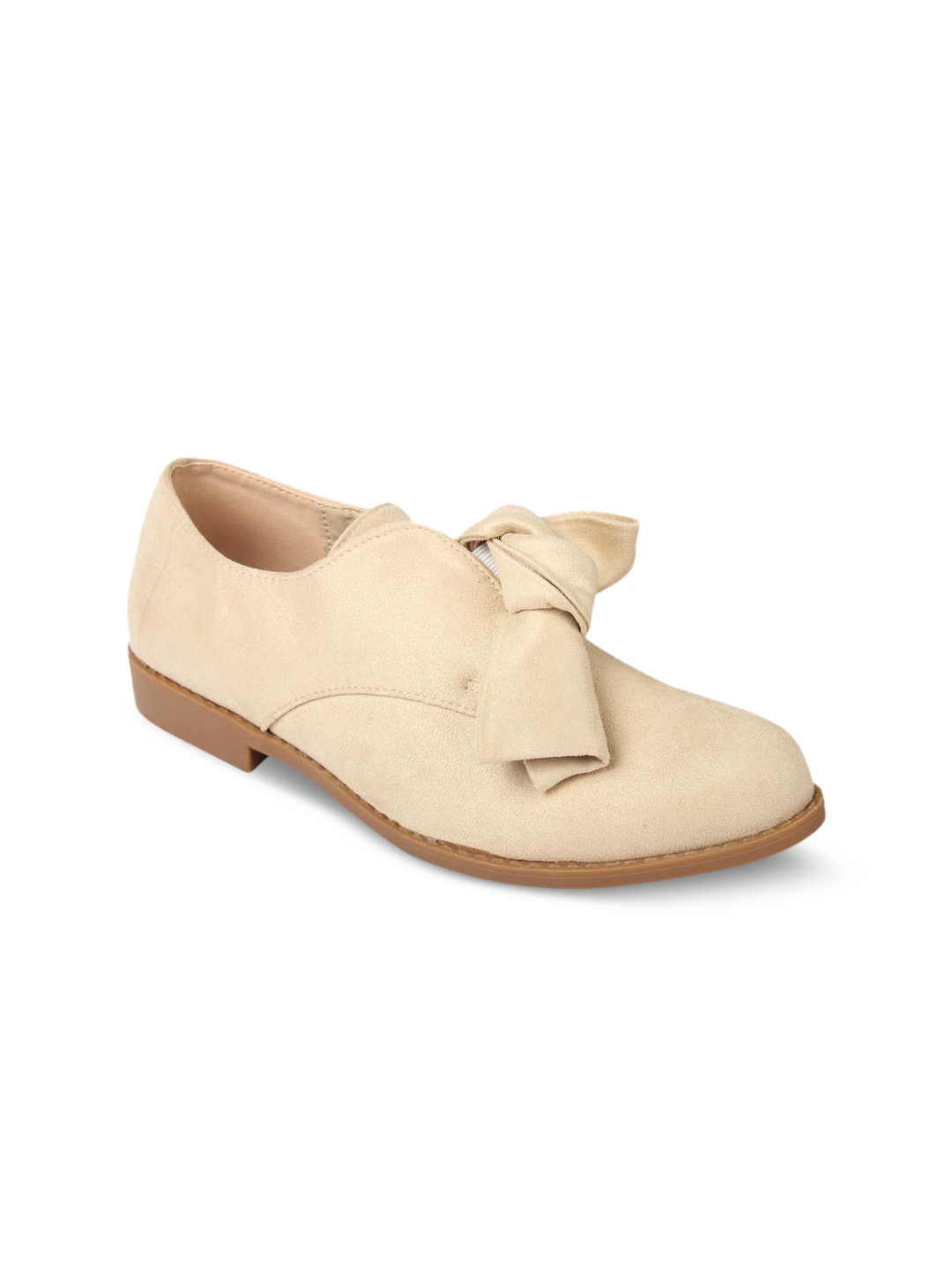 beige flat pointed shoes