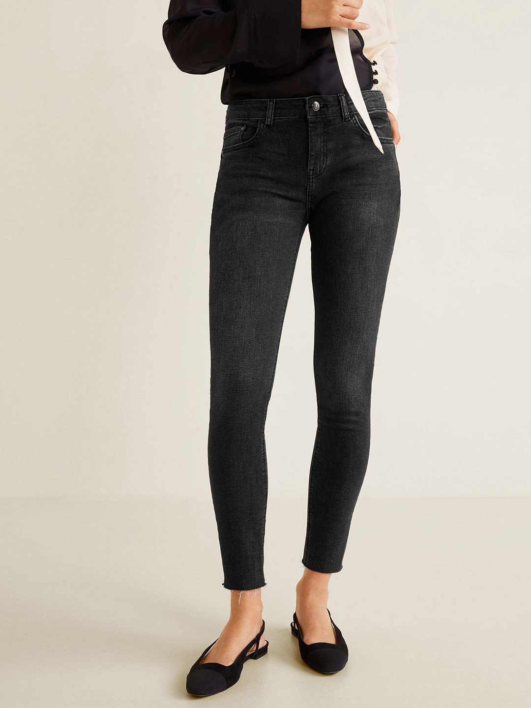Buy MANGO Women Black Skinny Fit Mid Rise Clean Look Stretchable Jeans