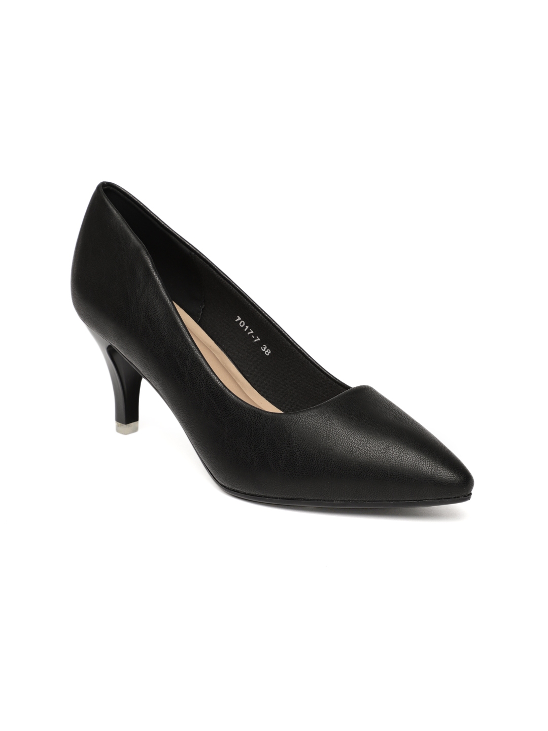 black pumps myntra
