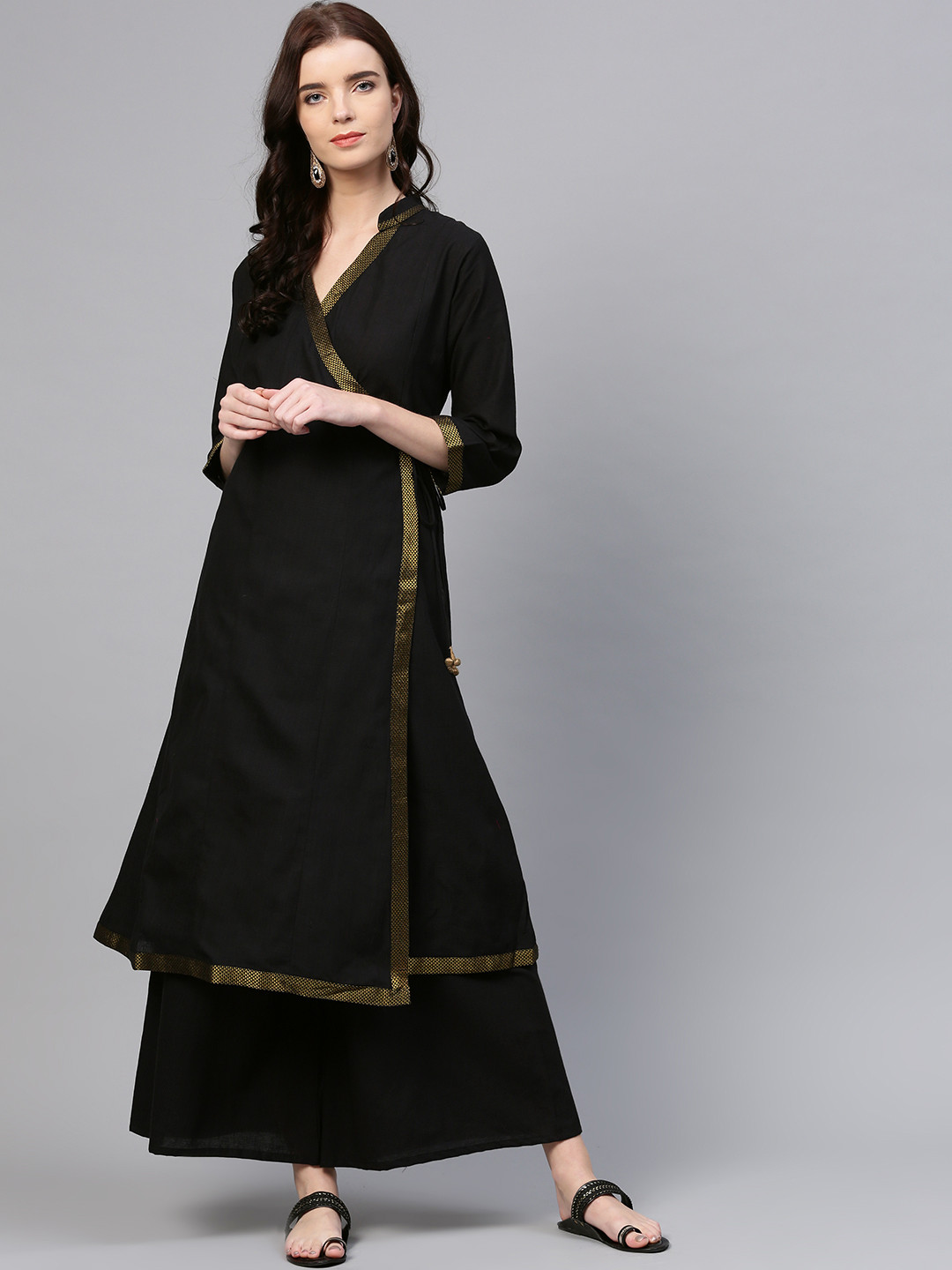 Women Black Solid Kurta Set main image 1