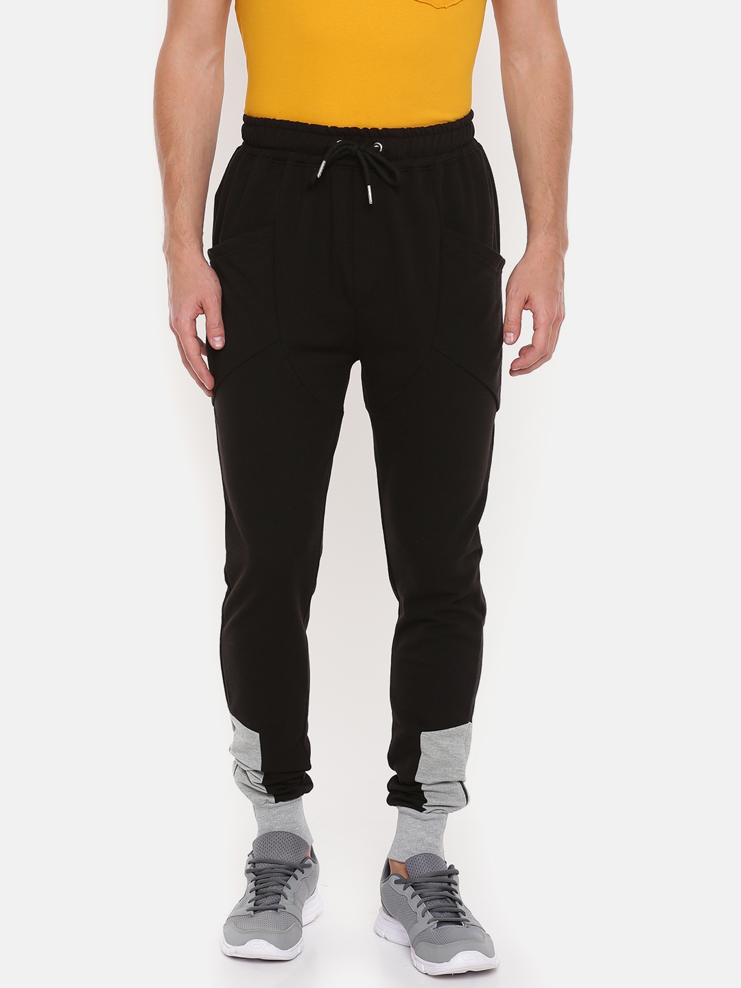 skult by shahid kapoor track pants