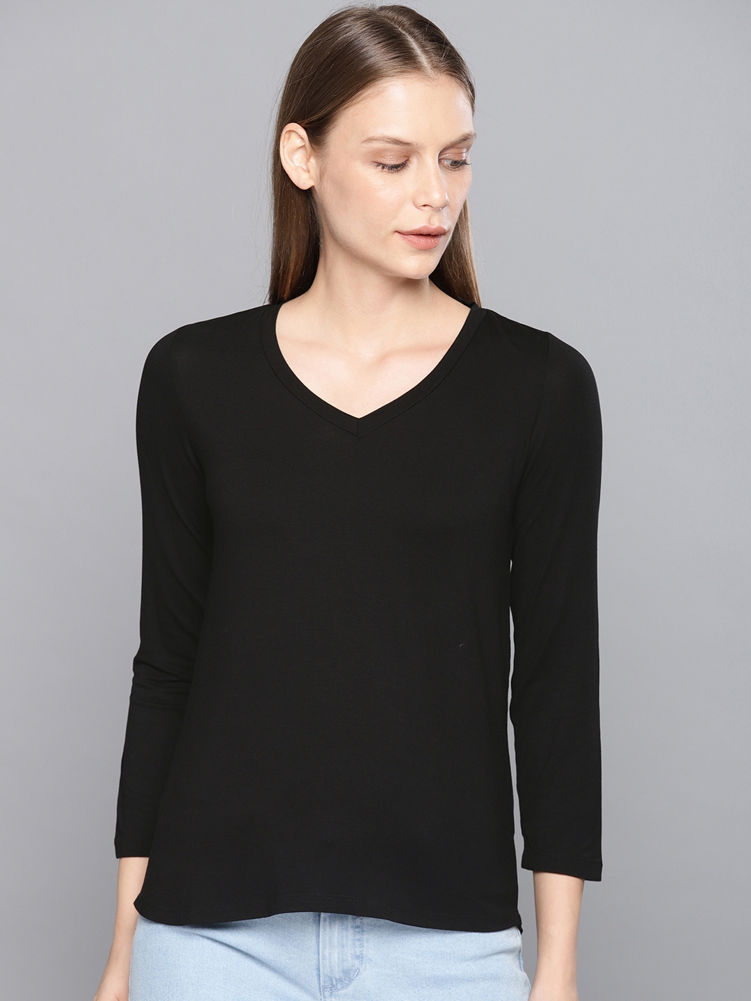 women in black t shirt