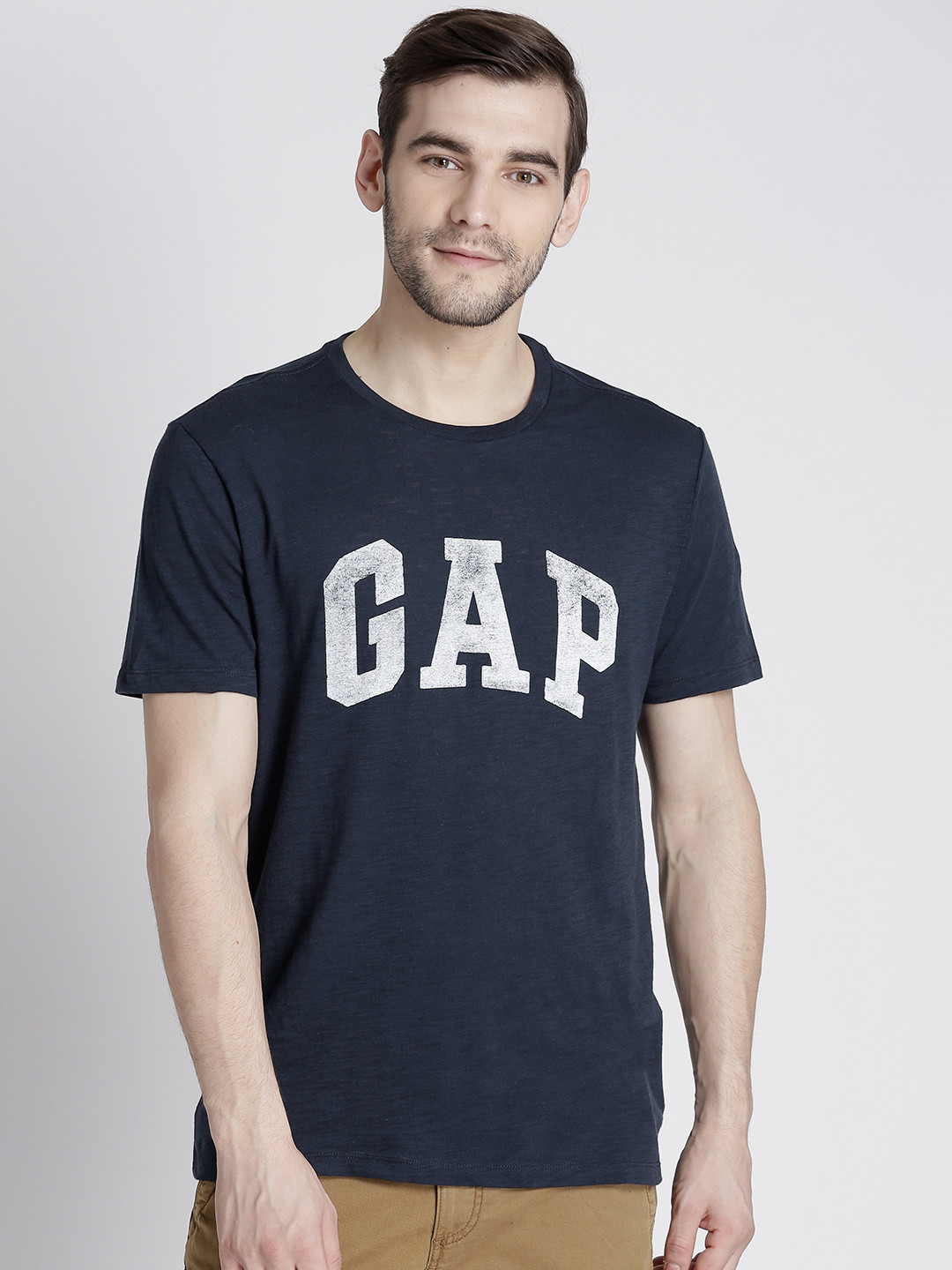 Buy GAP Men Classic Round Neck Logo T Shirt - Tshirts for Men 8515607 | Myntra