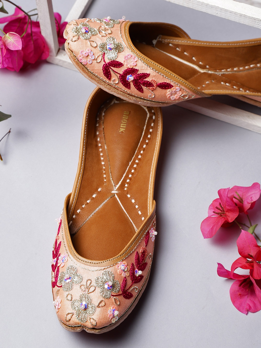 mojaris myntra
