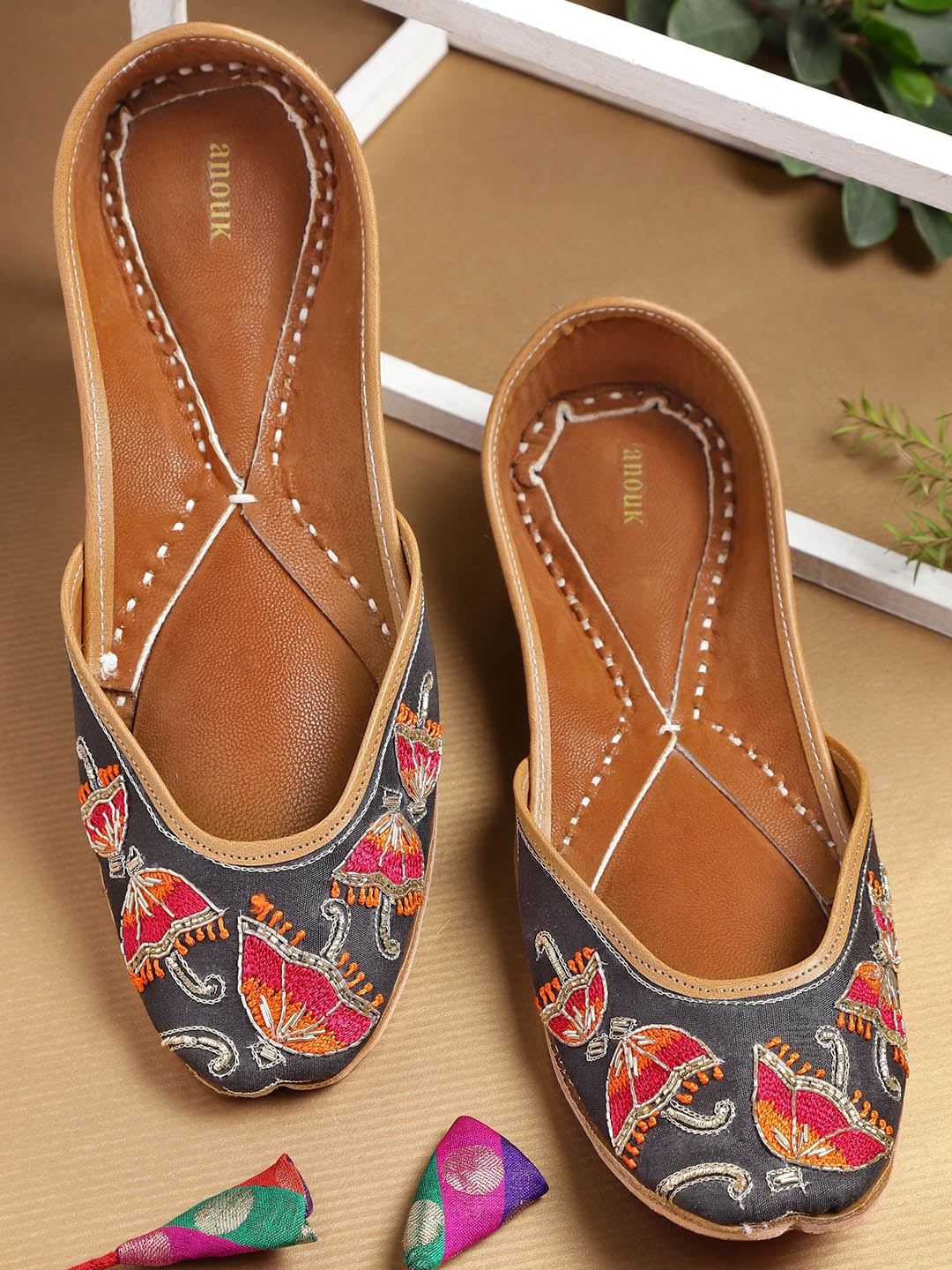 mojaris myntra