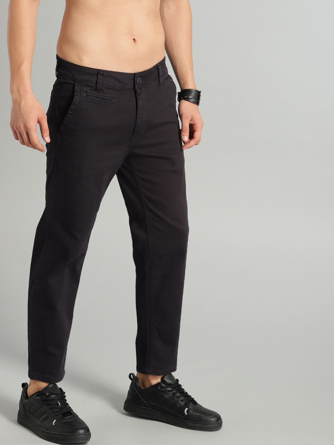 Buy Roadster Men Black Regular Fit Solid Stretchable Cropped Chinos ...