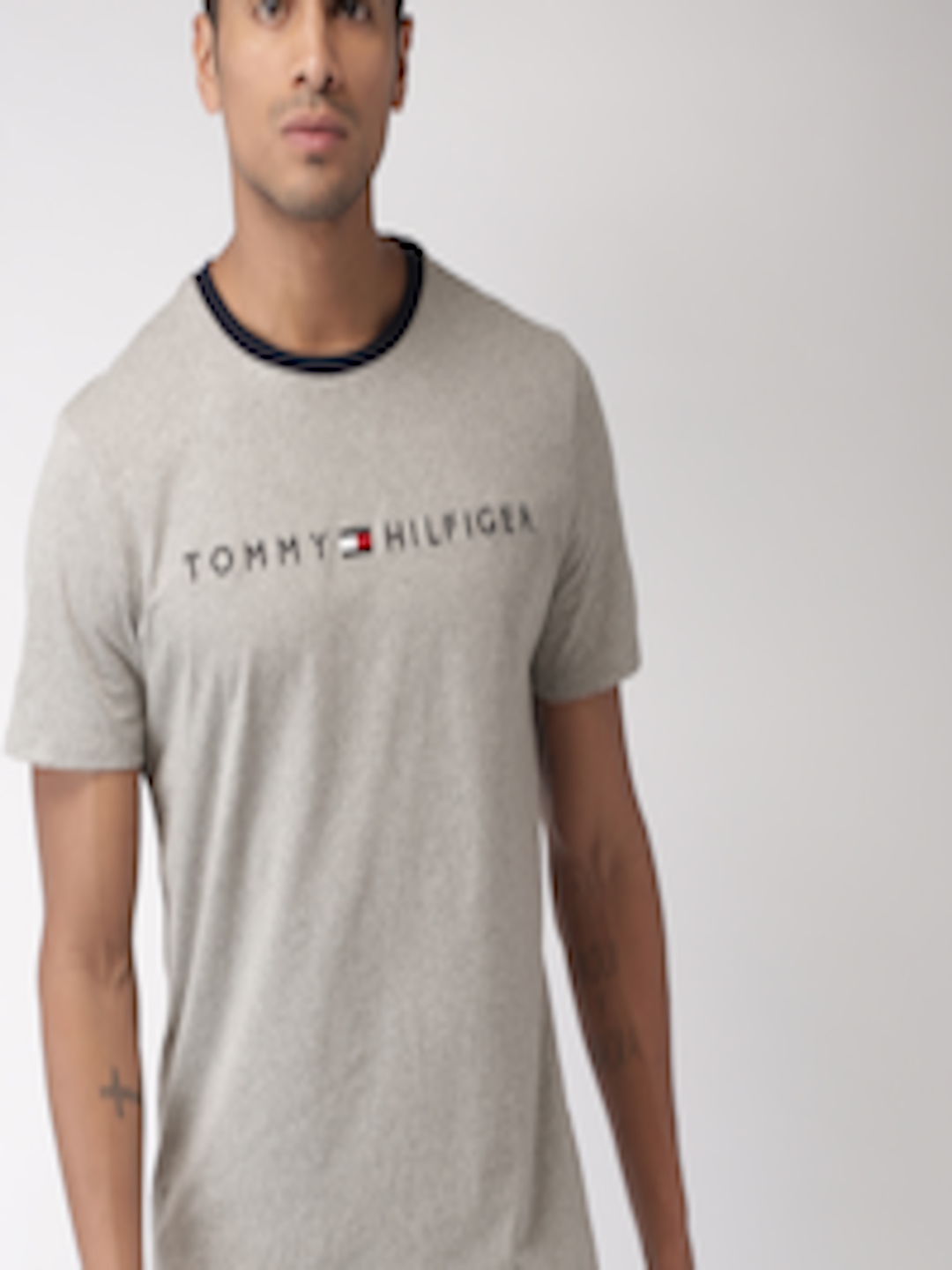 Buy Tommy Hilfiger Men Grey Round Neck Pure Cotton T Shirt - Tshirts for Men 8796465 | Myntra
