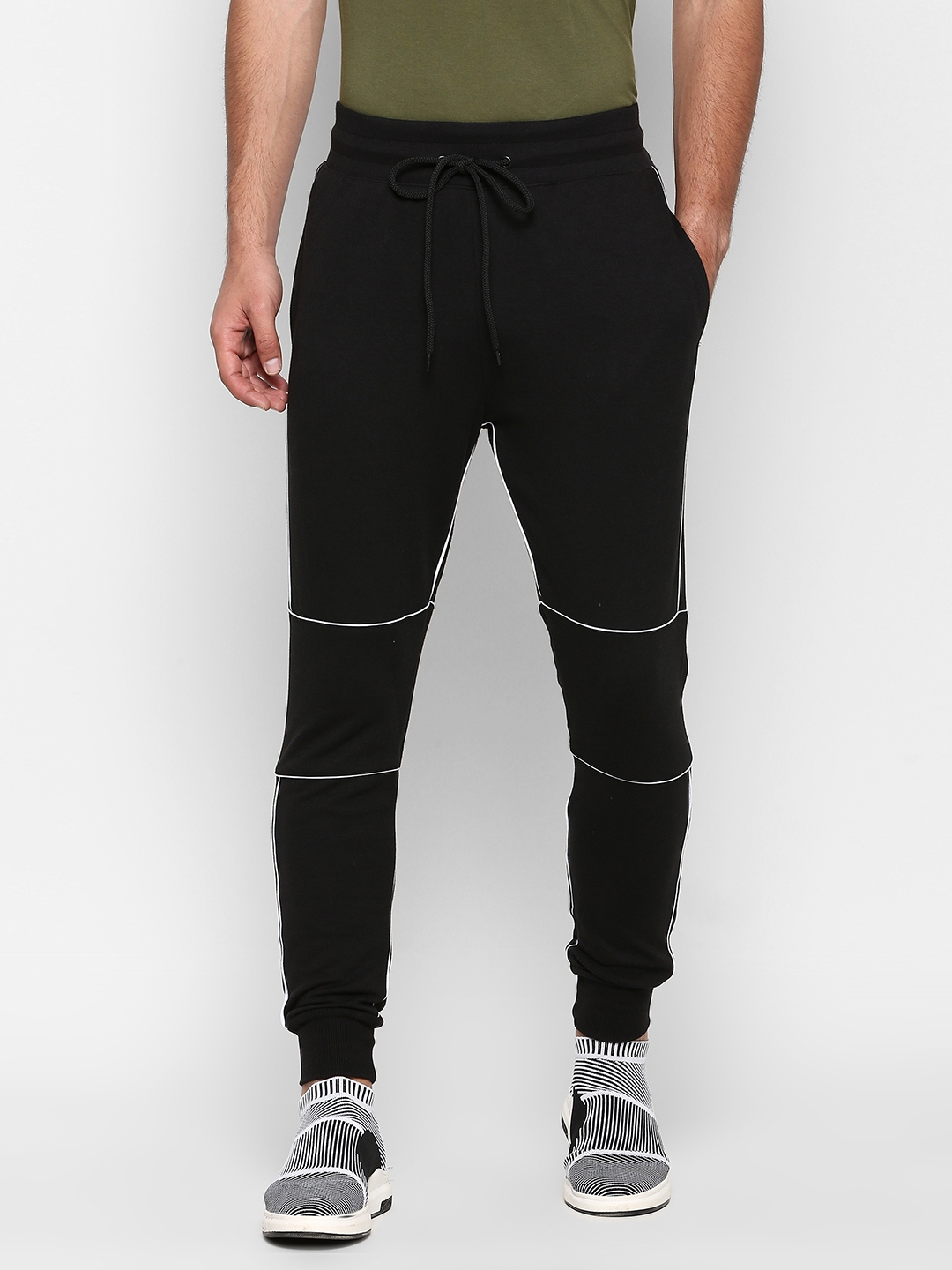 skult by shahid kapoor joggers