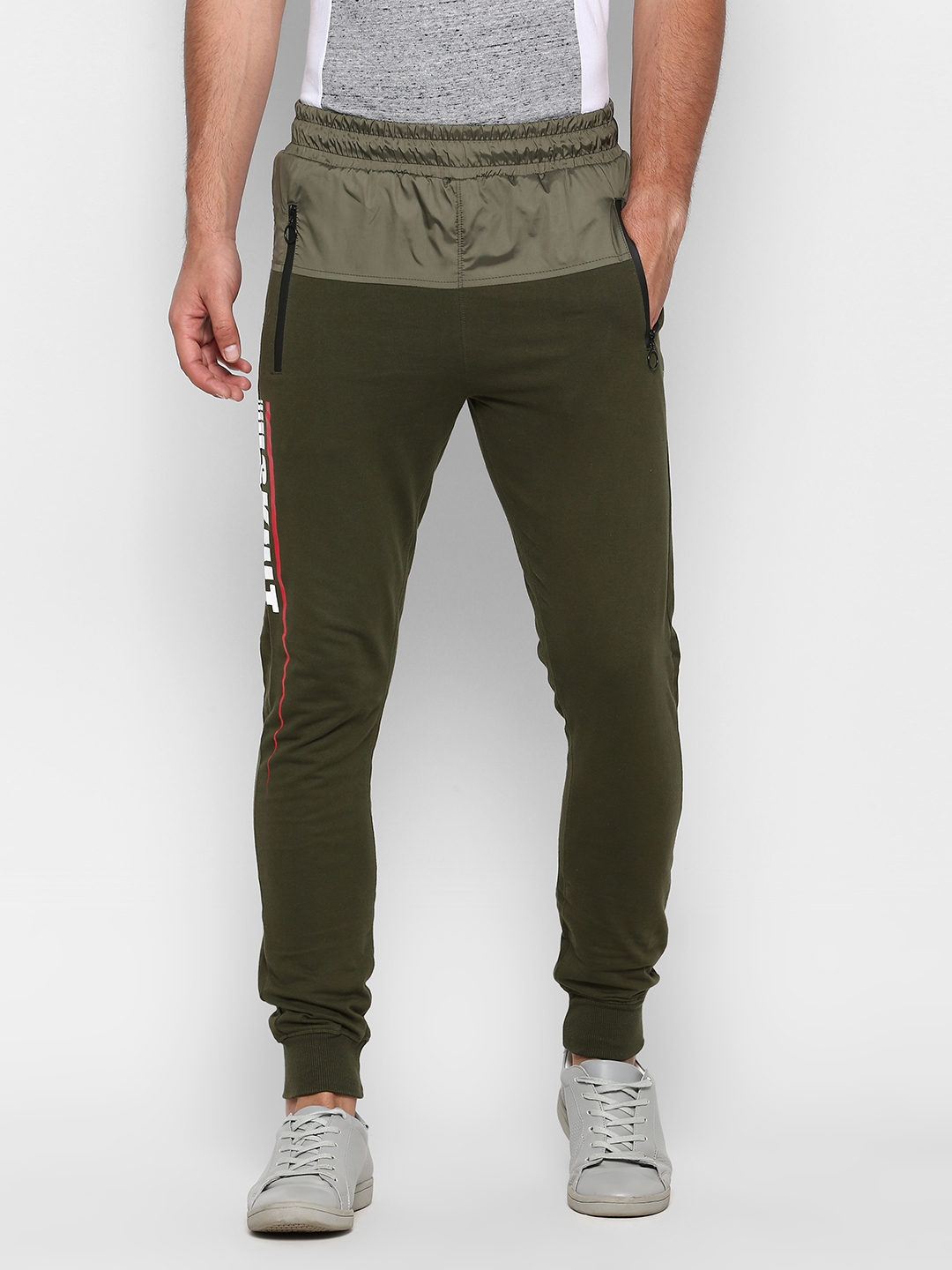 skult by shahid kapoor track pants