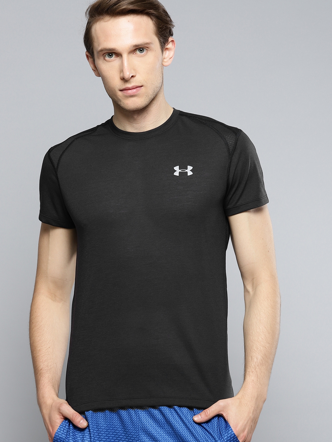 Buy UNDER ARMOUR Men Black Streaker 2.0 Solid T Shirt - Tshirts for Men ...