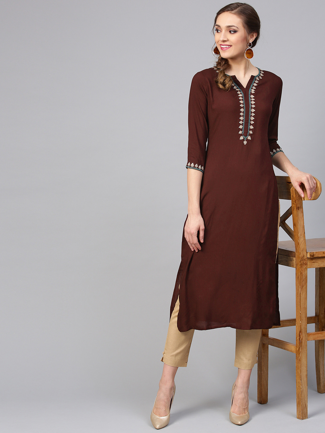 Women Liva Rayon Cream Solid Kurta With Trouser