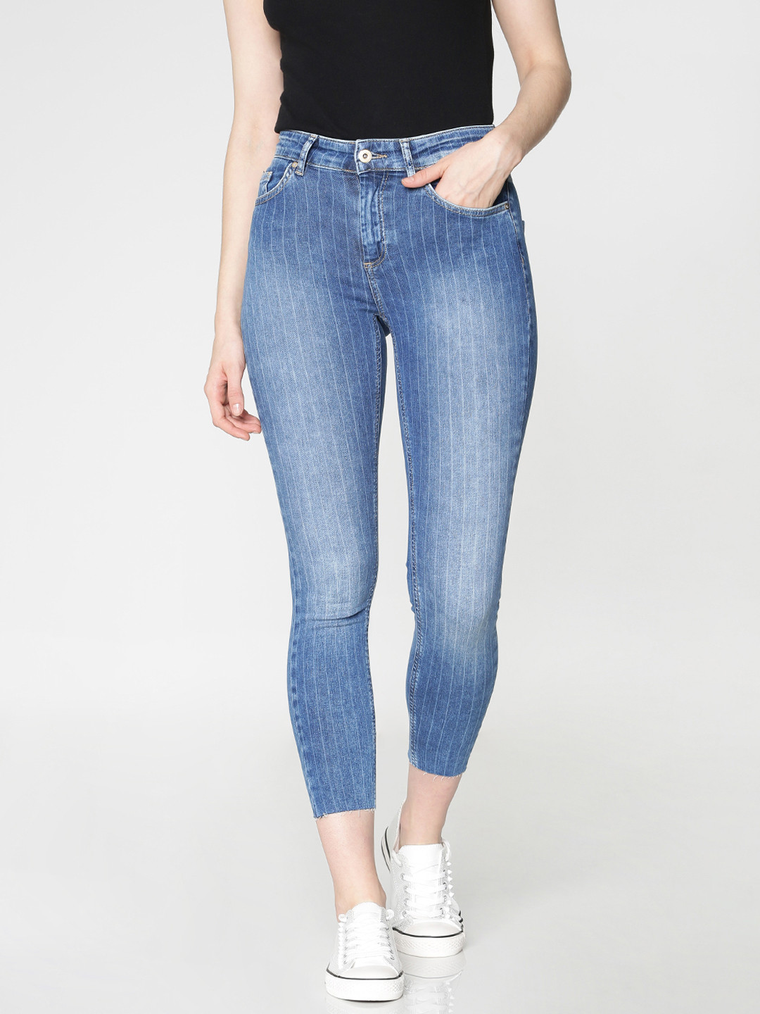 Buy ONLY Women Blue Blush Skinny Fit Mid Rise Clean Look Cropped