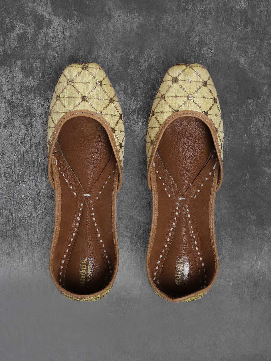 mojaris myntra