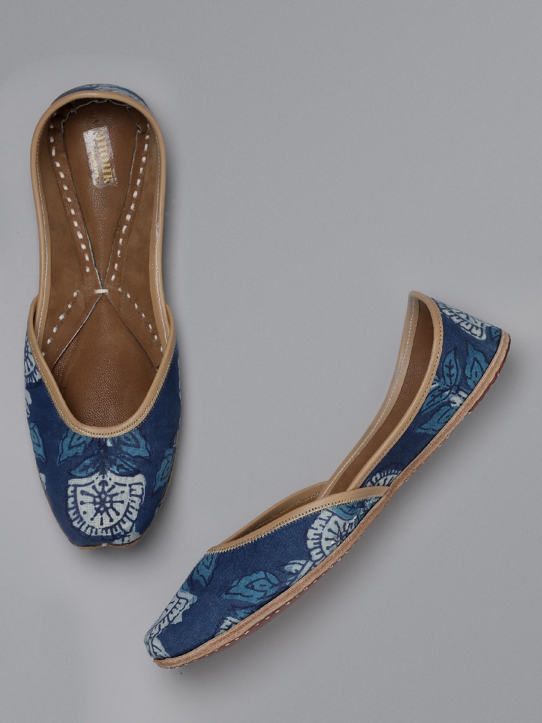 mojaris myntra