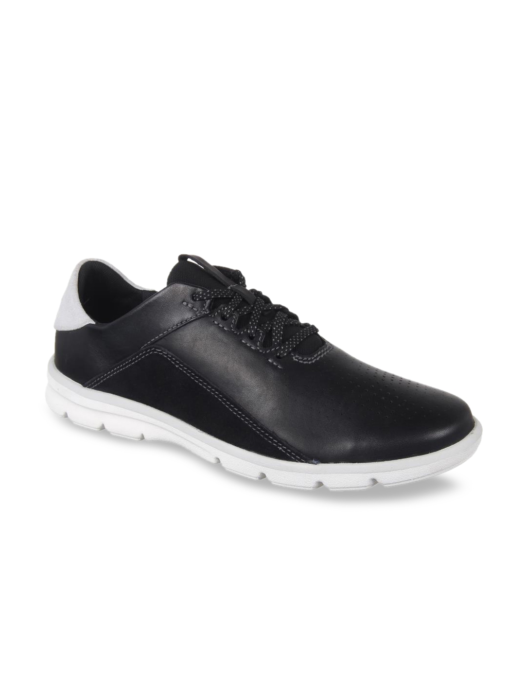 black trainers clarks