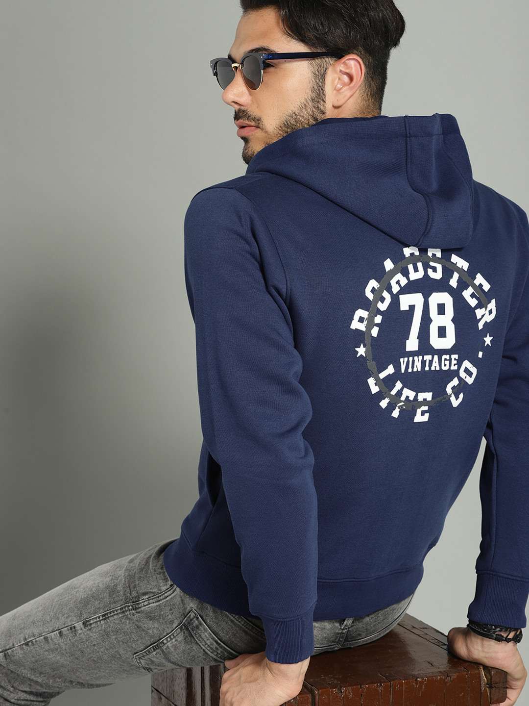 roadster men blue printed hooded sweatshirt