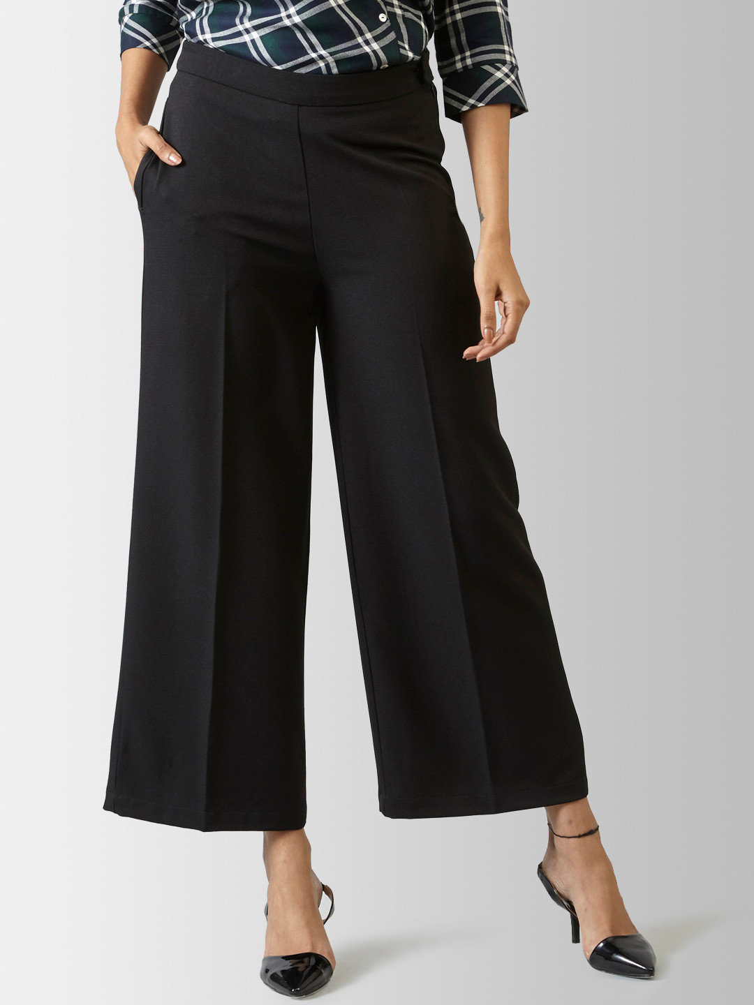 black parallel trousers