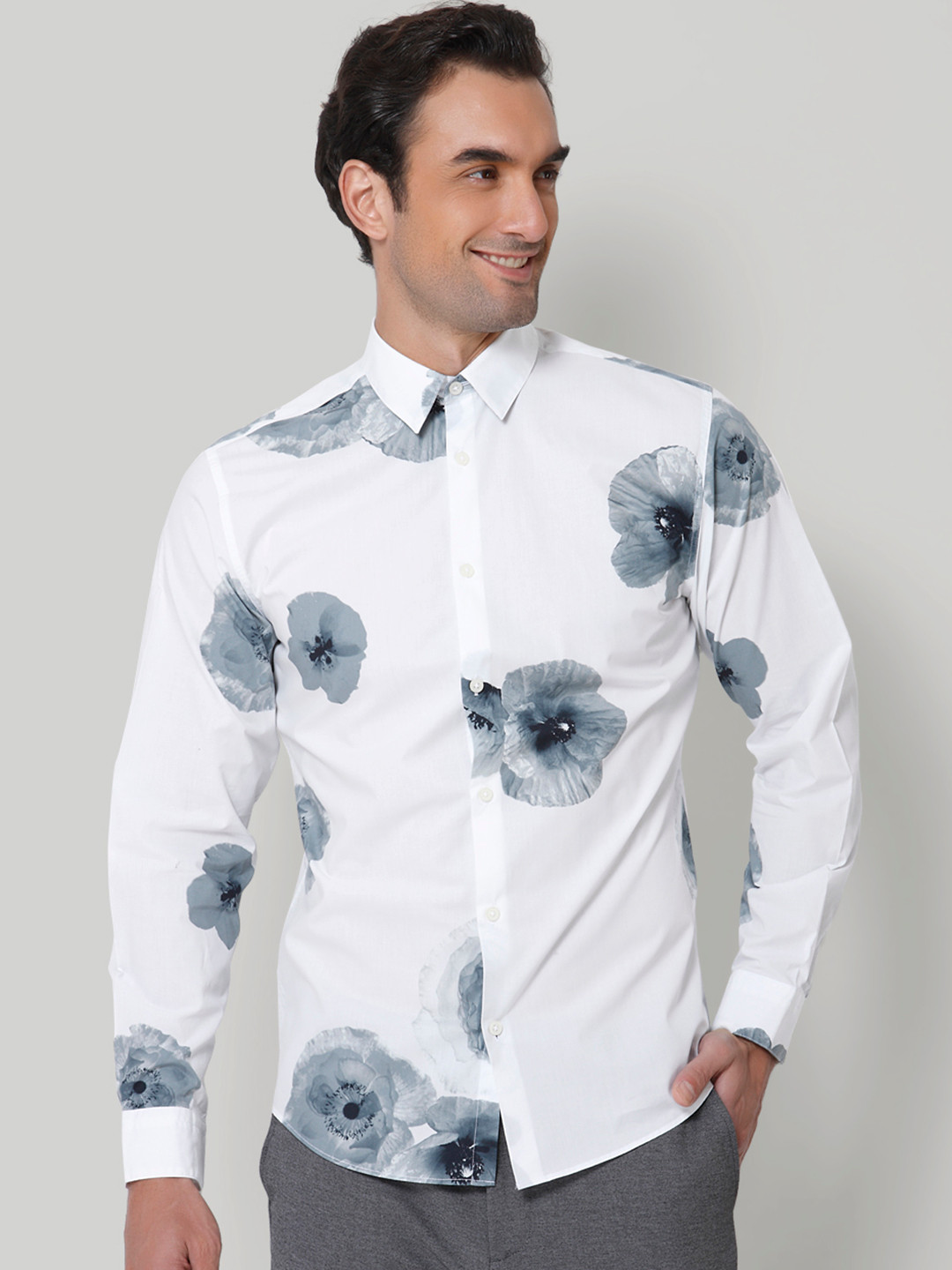 Men's Off White Standard Slim Fit Floral Opaque Printed Cotton Casual Shirt