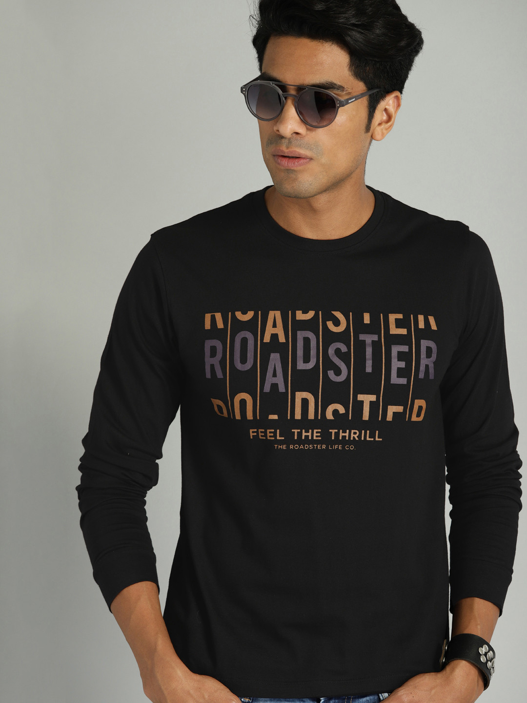 Buy The Roadster Lifestyle Co Men Black Printed Round Neck Pure Cotton