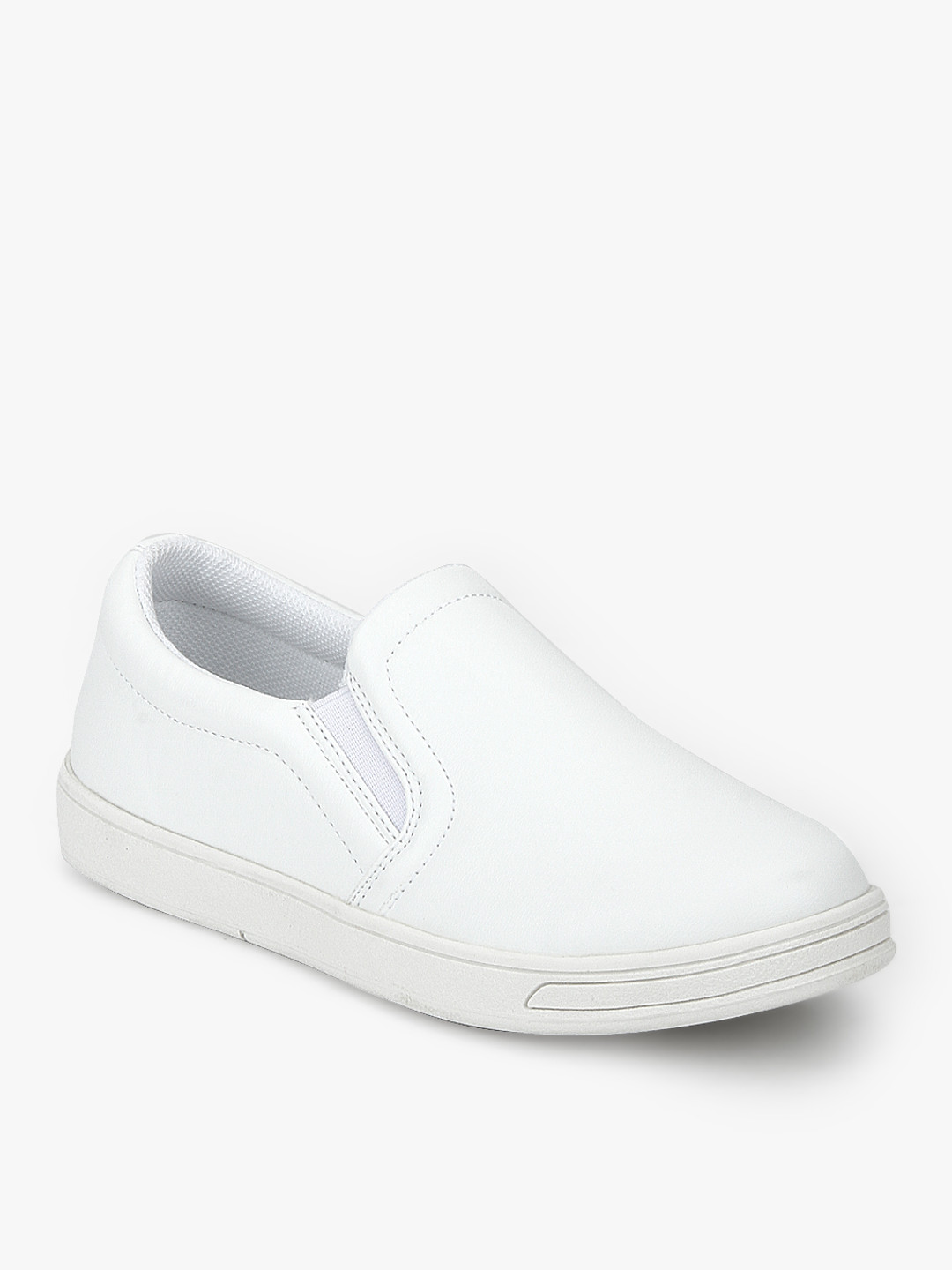 boys white sports shoes