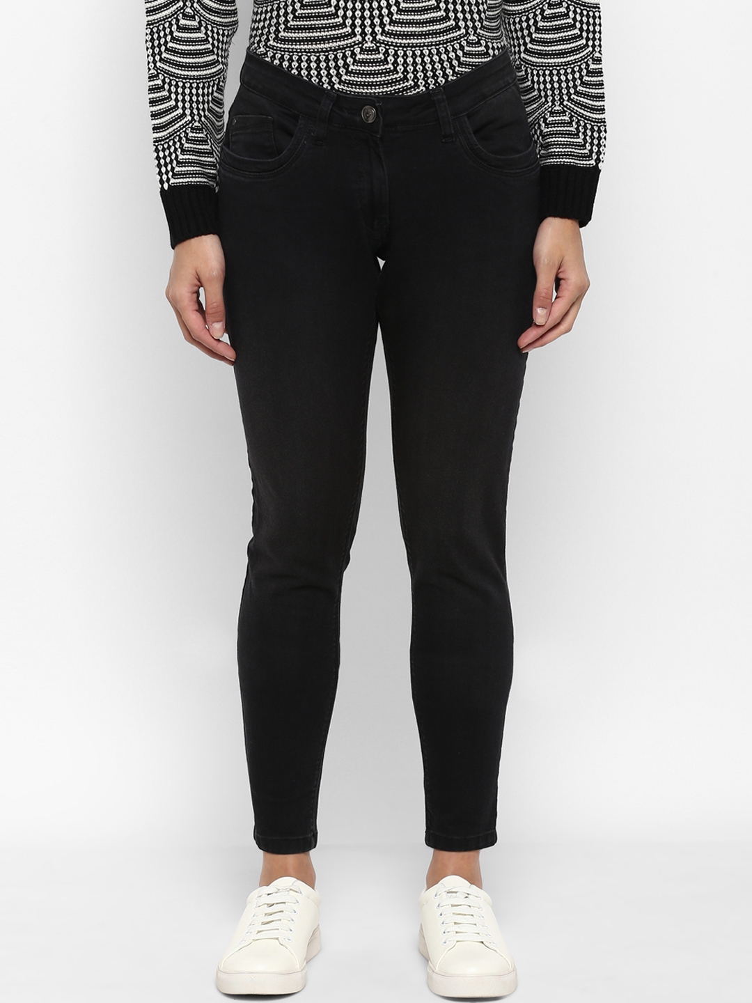 black stretchable jeans