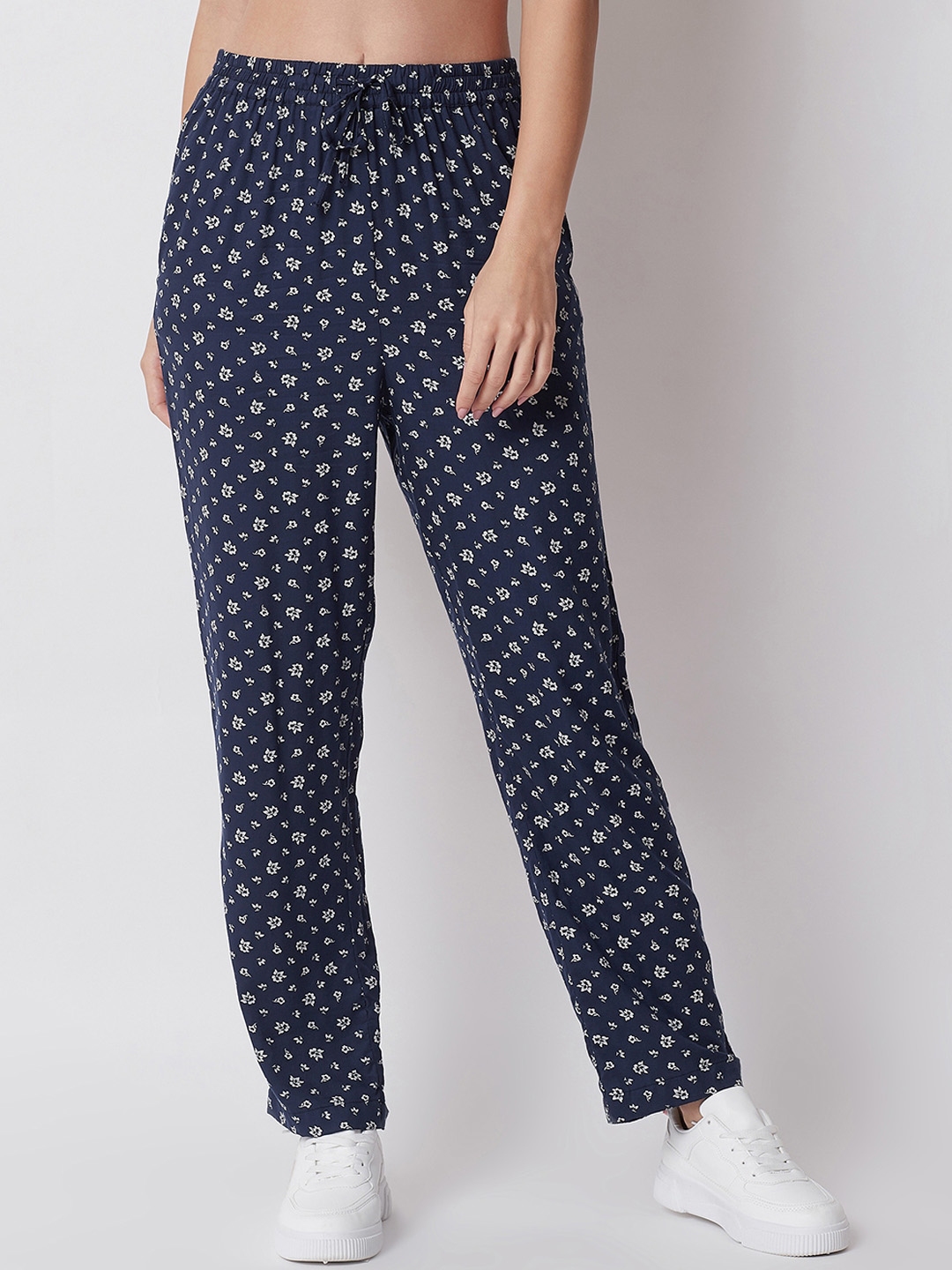 parallel trousers with top