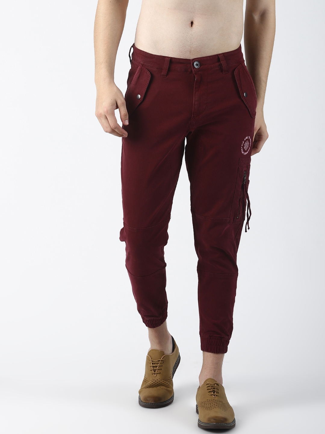 maroon jogger pants outfit