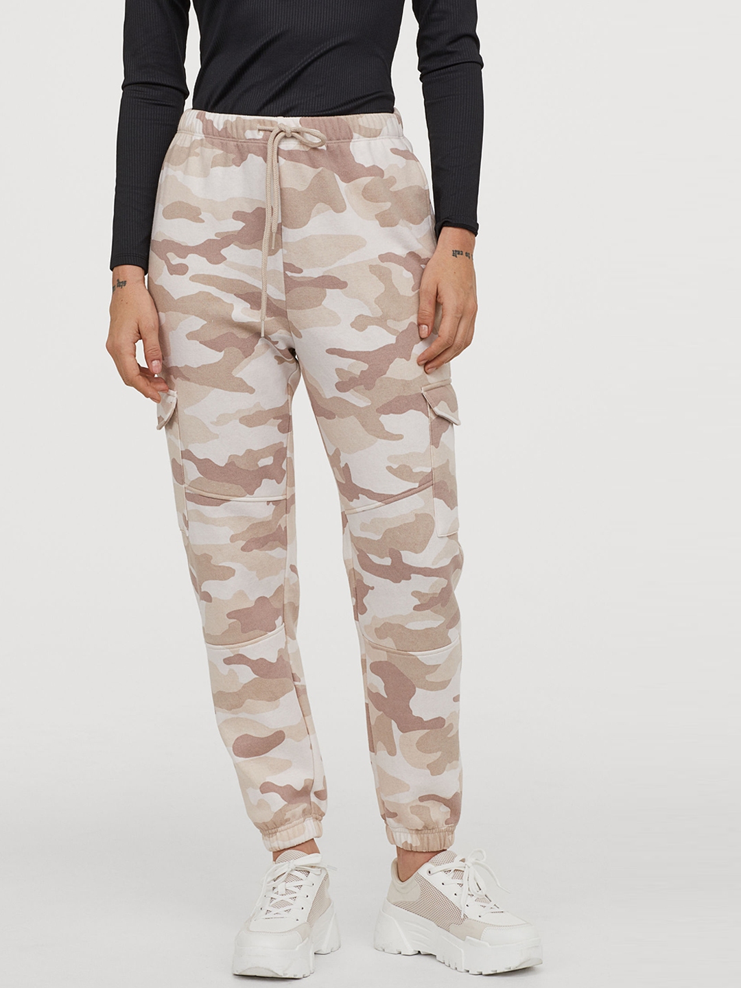 joggers with leg pockets