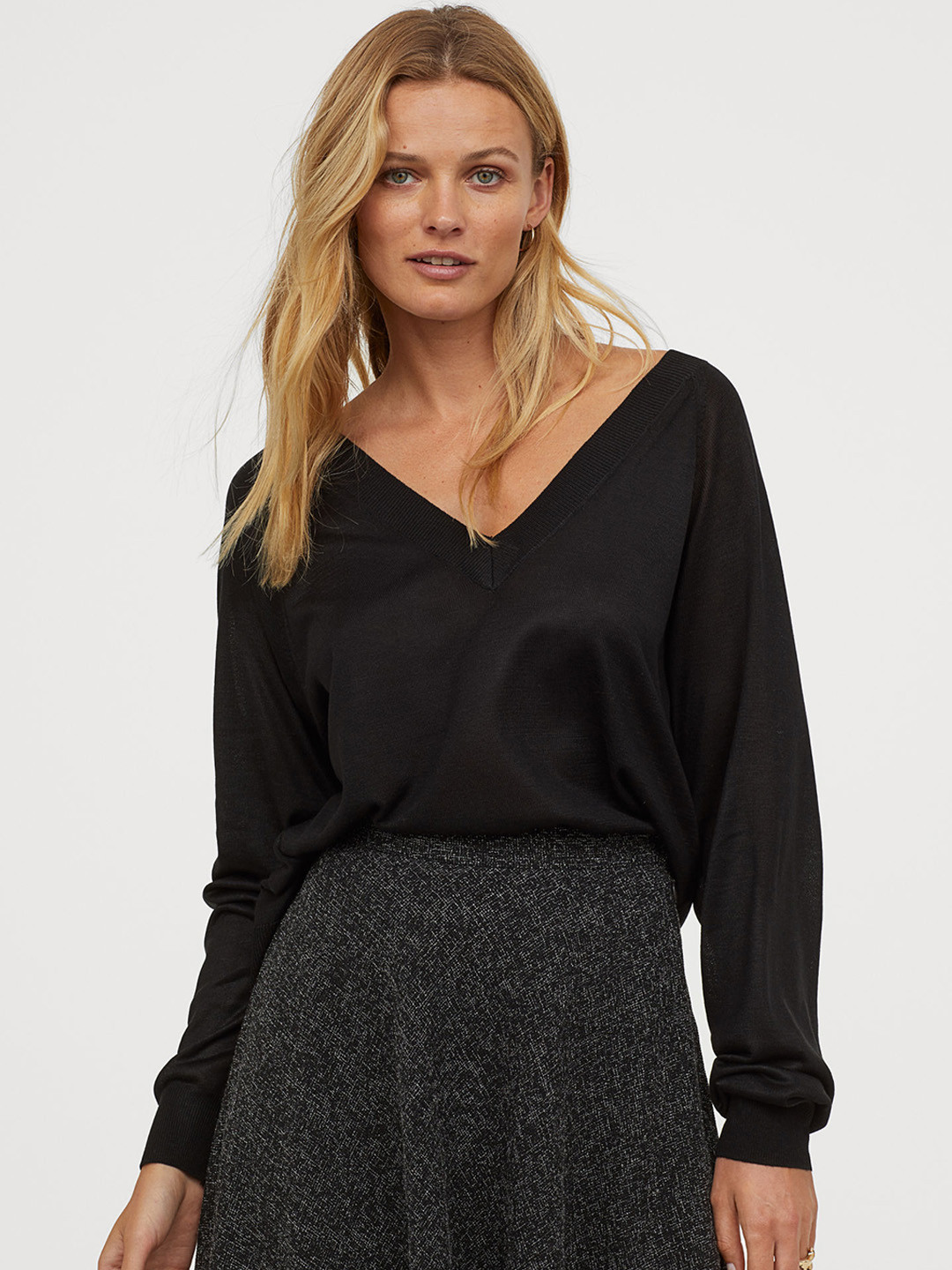 Buy H&M Women Black V Neck Jumper Sweaters for Women 11257634 Myntra