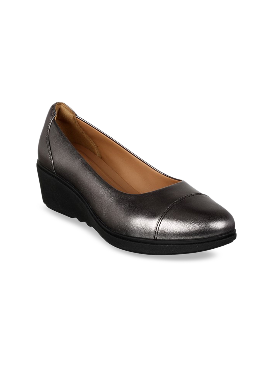 clarks round toe pumps