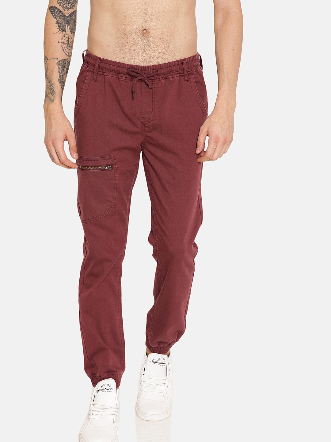 maroon jogger pants outfit