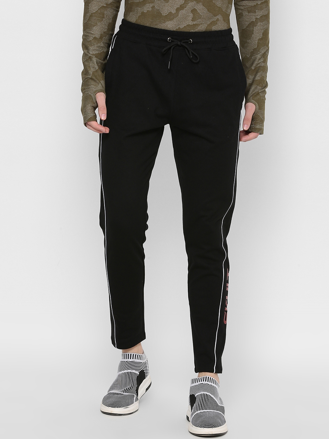skult by shahid kapoor track pants