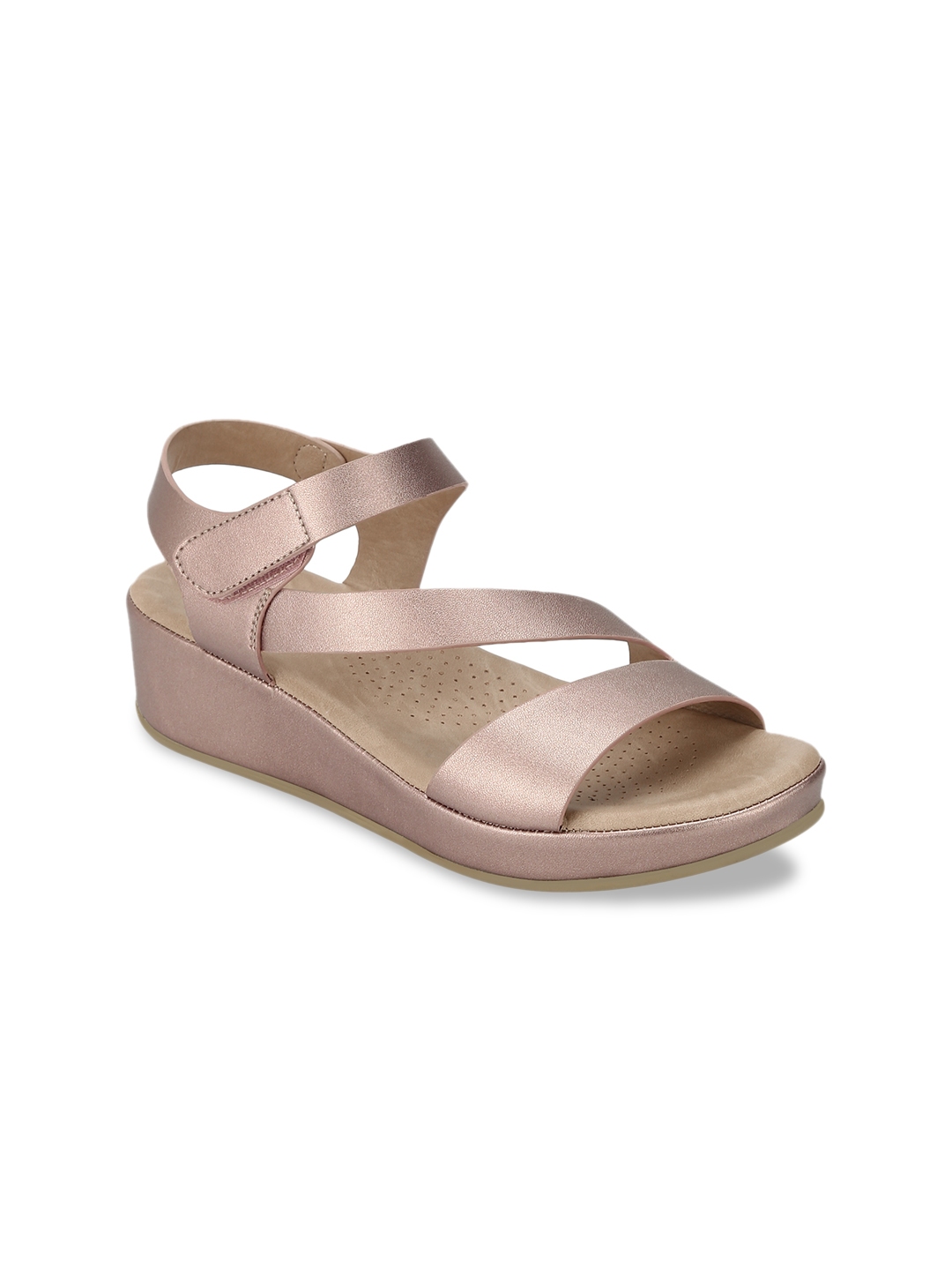 mode by red tape pumps