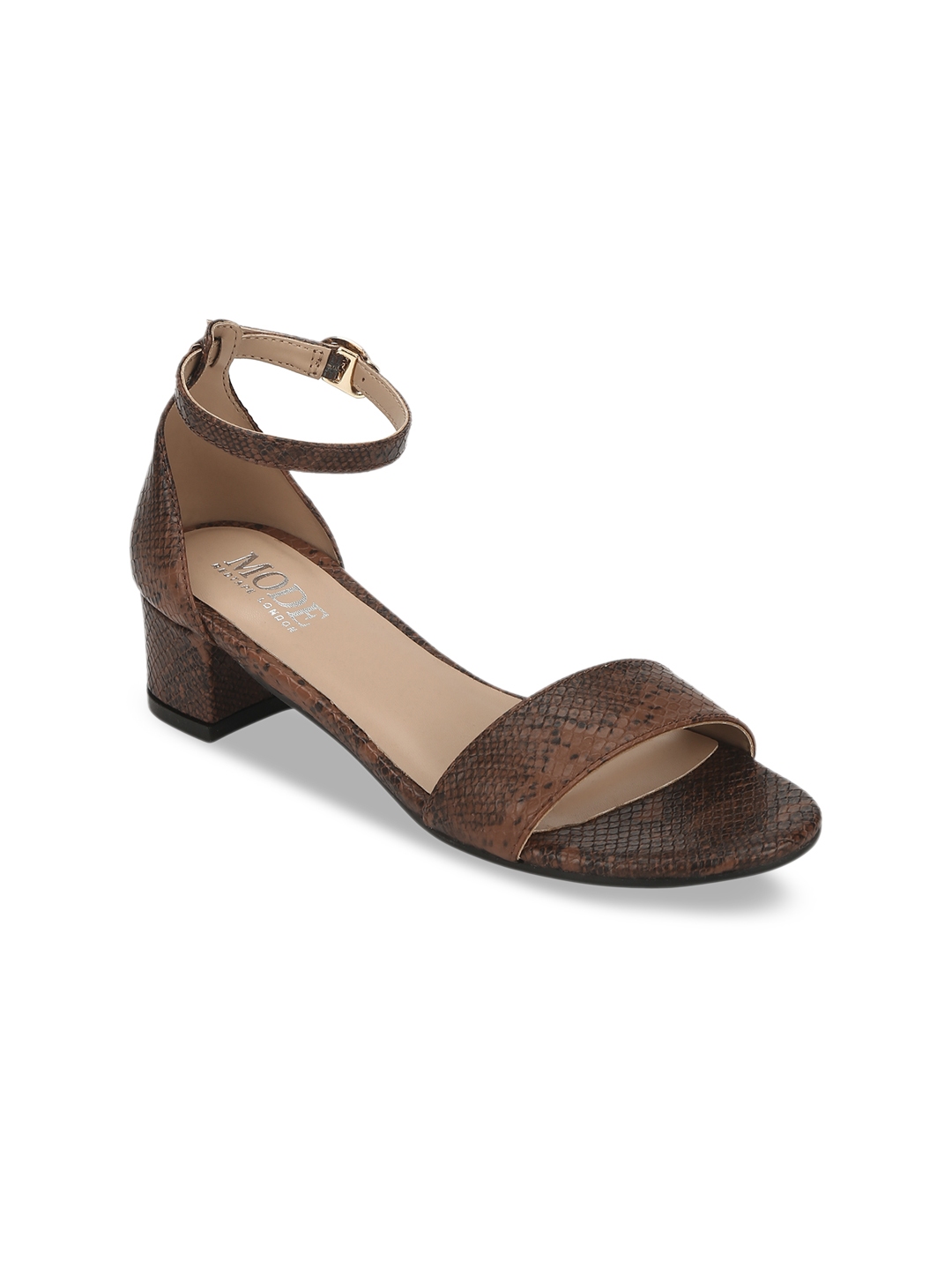 mode by red tape pumps