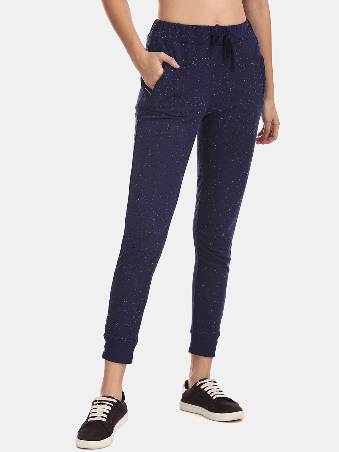navy blue joggers outfit
