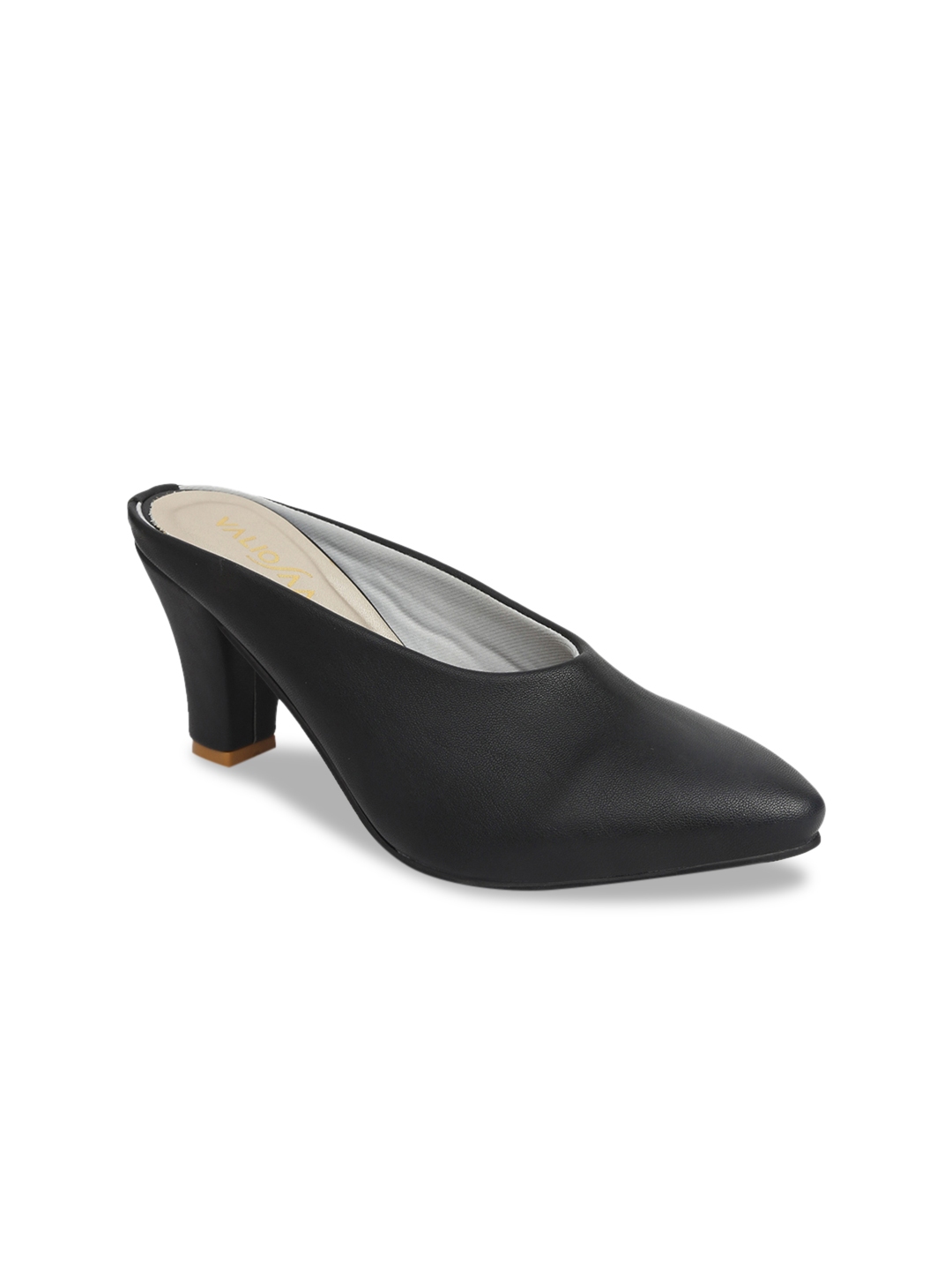 black pumps myntra