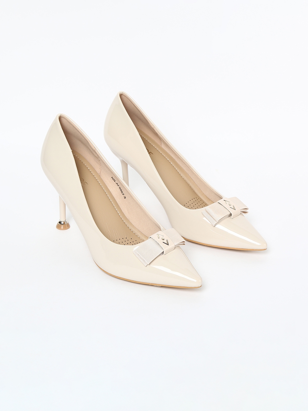 white pumps 5.5