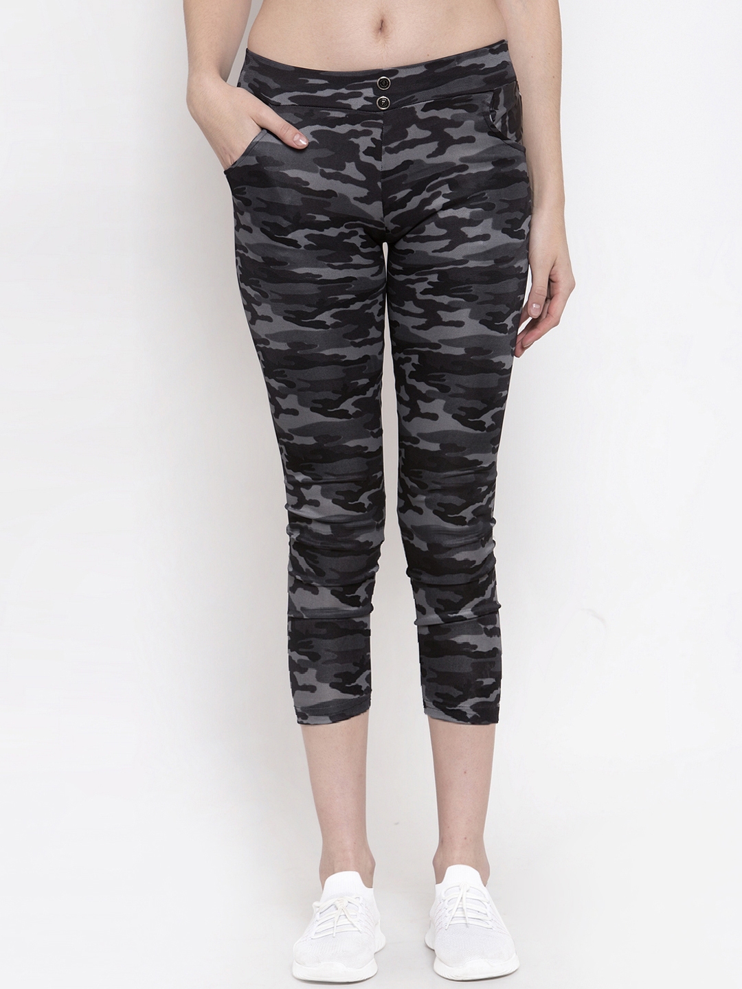 plus size black capris