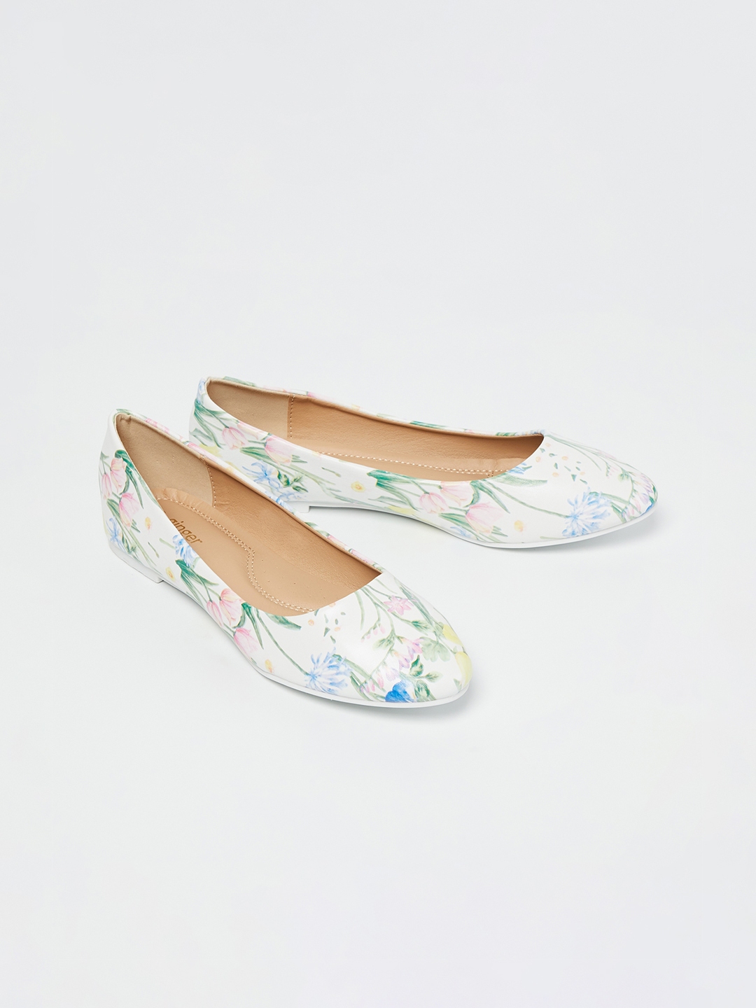 v cut ballerina flats